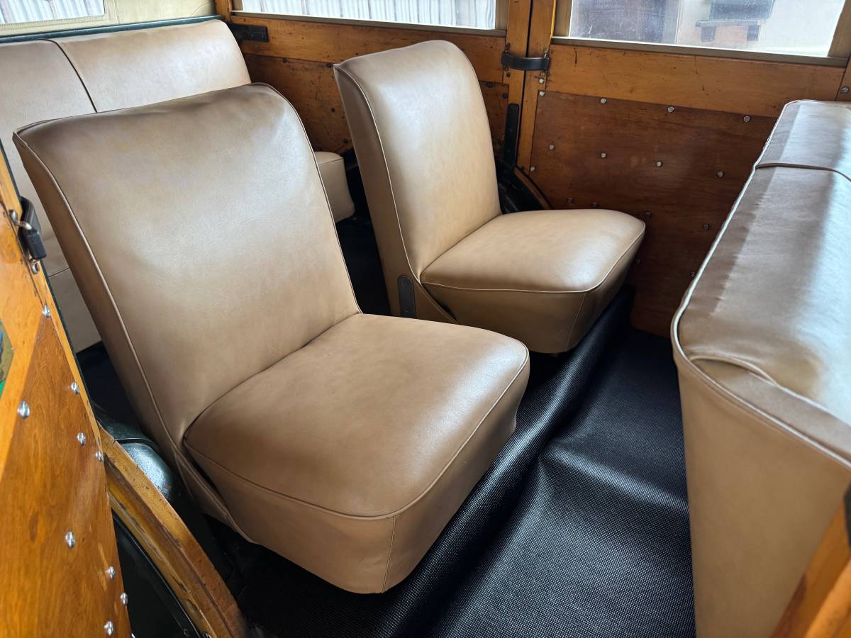 Ford-woody-deluxe.-1935-16