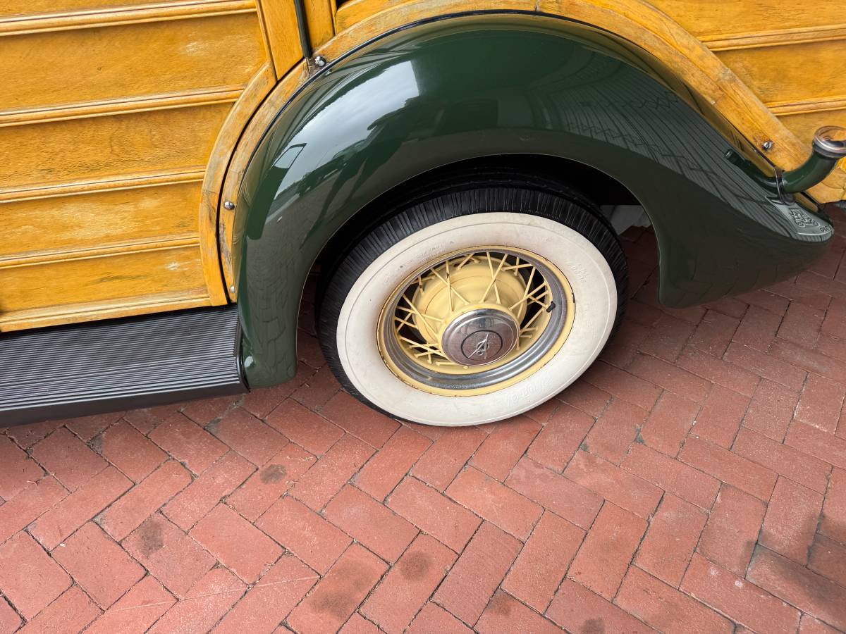 Ford-woody-deluxe.-1935-20