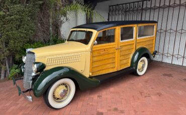 Ford-woody-deluxe.-1935