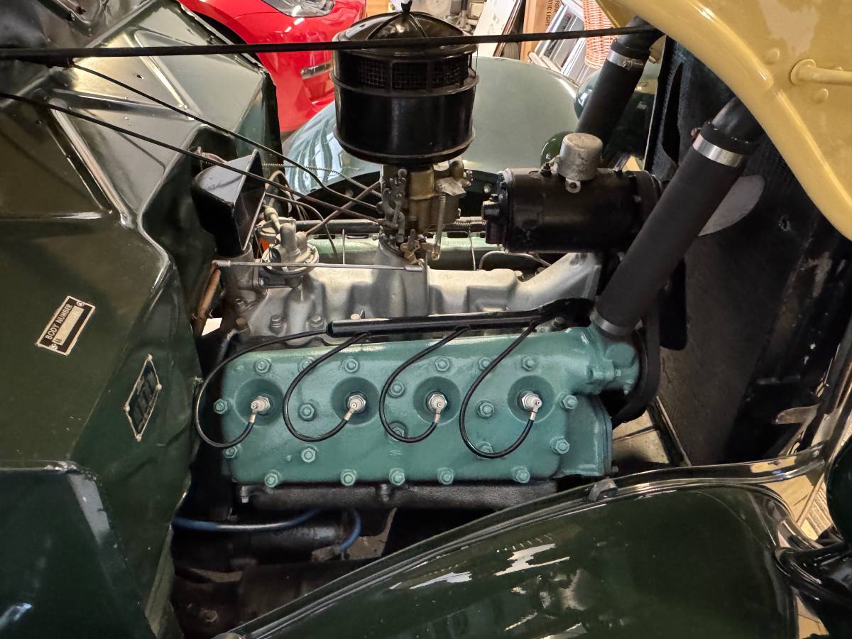 Ford-woody-deluxe.-1935-4