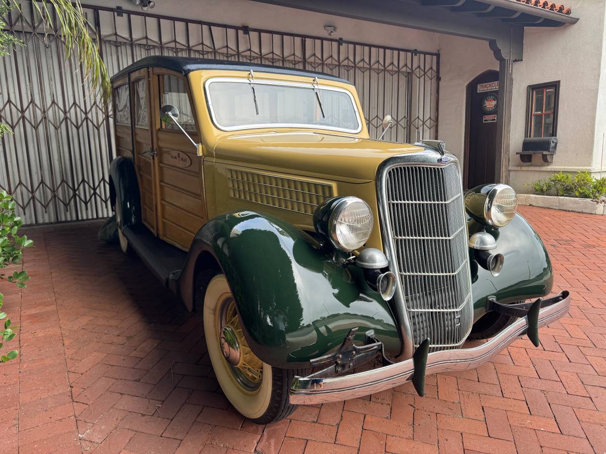 Ford-woody-deluxe.-1935-7