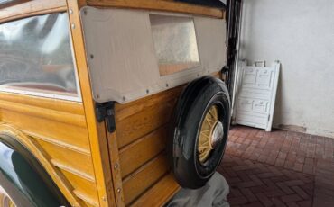 Ford-woody-deluxe.-1935-9