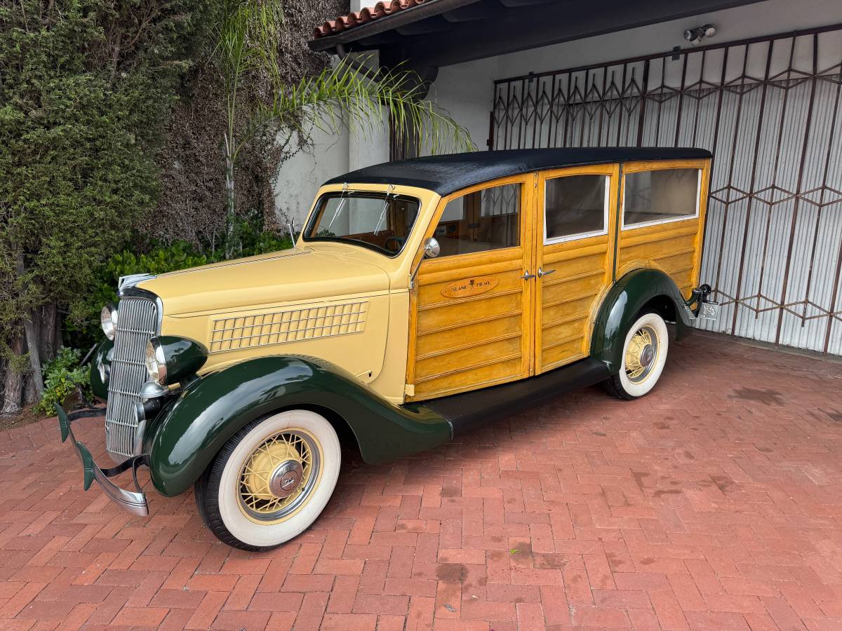 Ford-woody-deluxe.-1935