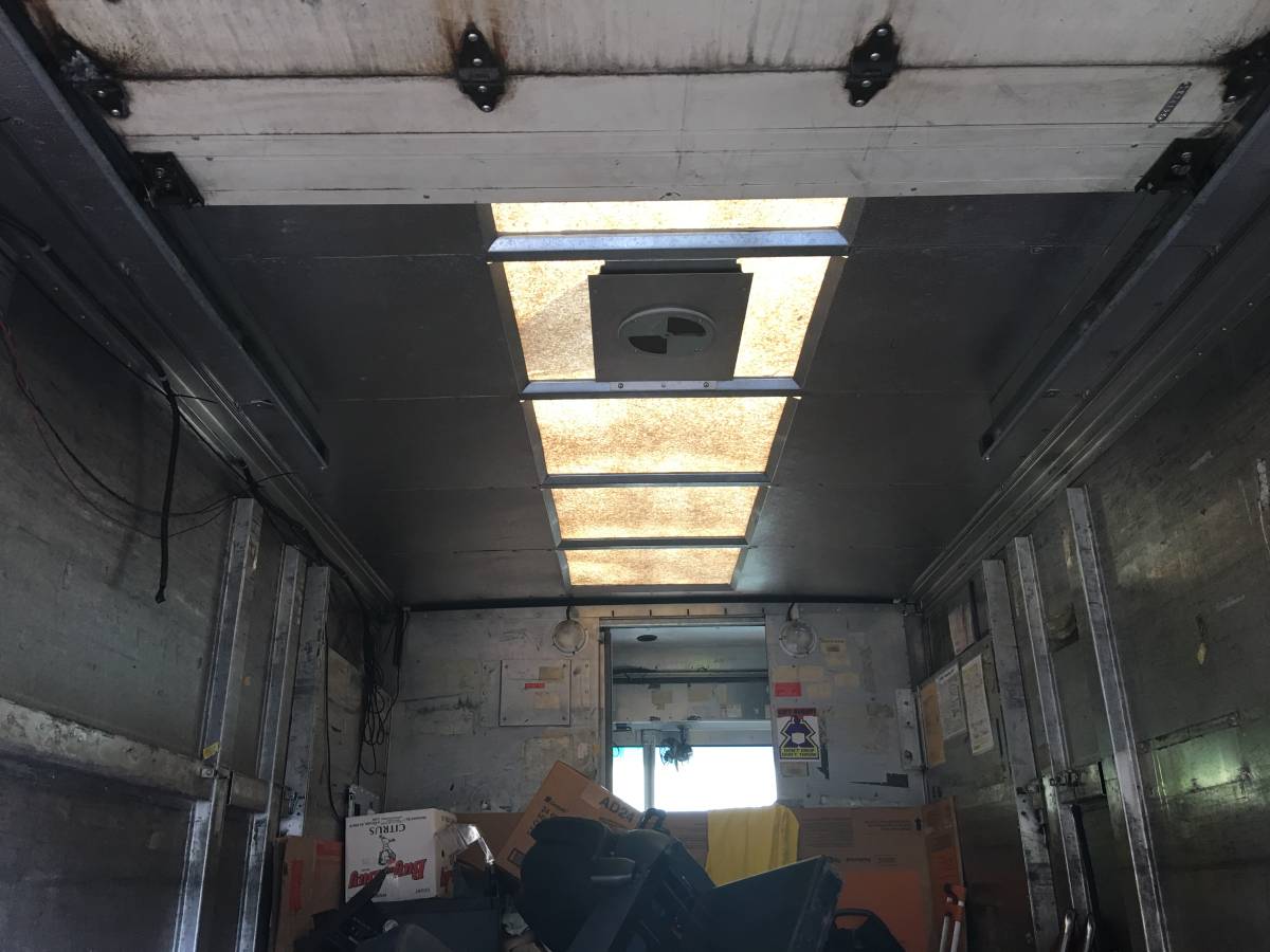 Freightliner-diesel-1995-white-13