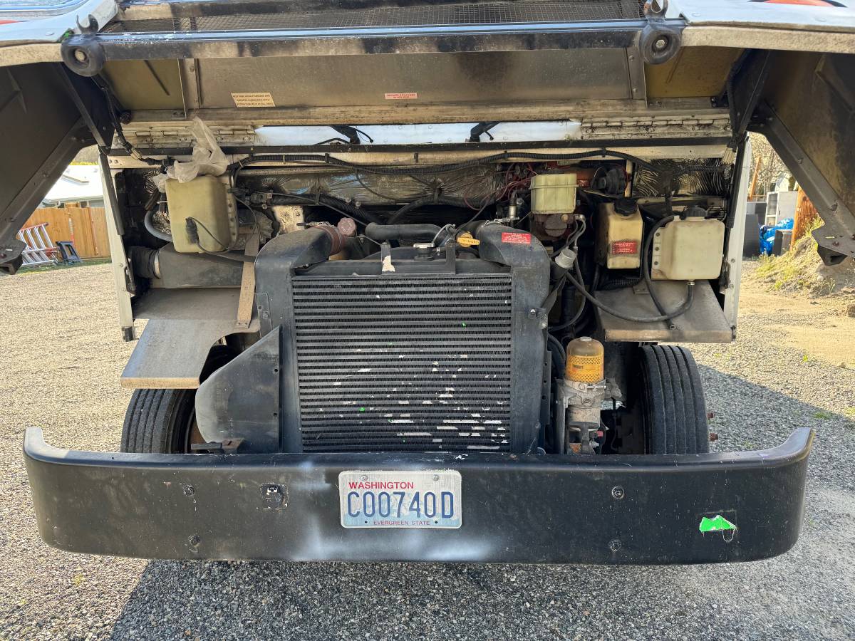 Freightliner-diesel-1995-white-7