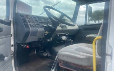 Freightliner-diesel-1996-white-3