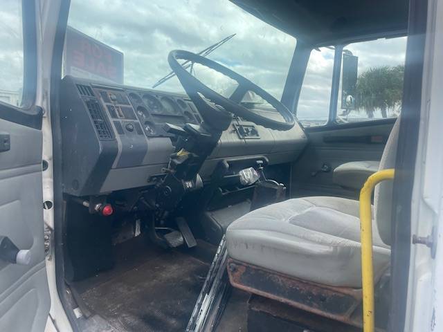 Freightliner-diesel-1996-white-3