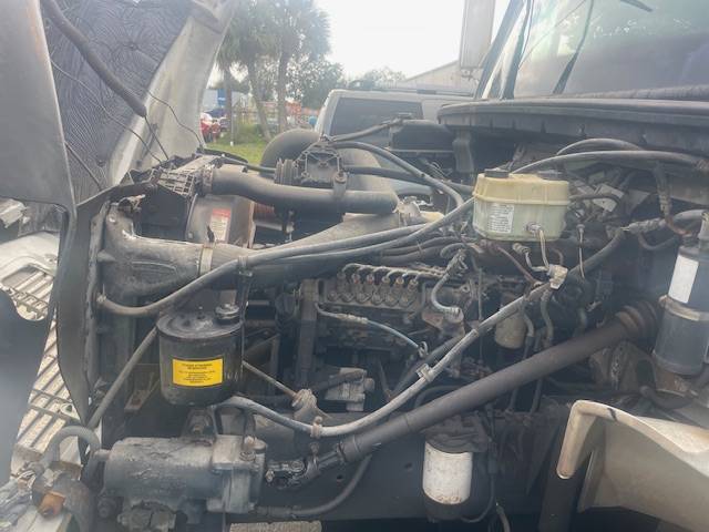 Freightliner-diesel-1996-white-4