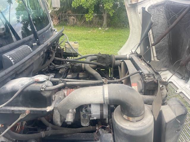 Freightliner-diesel-1996-white-5