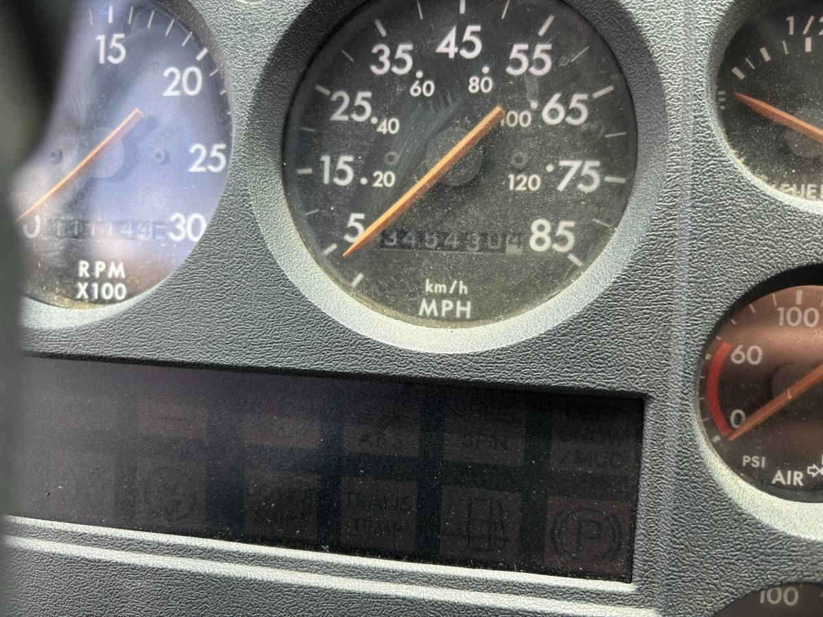 Freightliner-fl70-diesel-1995-white-10