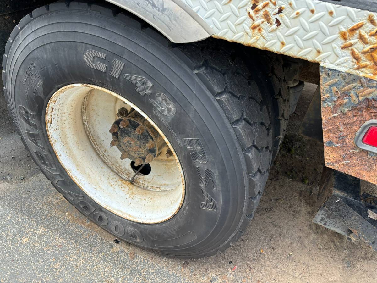 Freightliner-fl70-diesel-1995-white-13