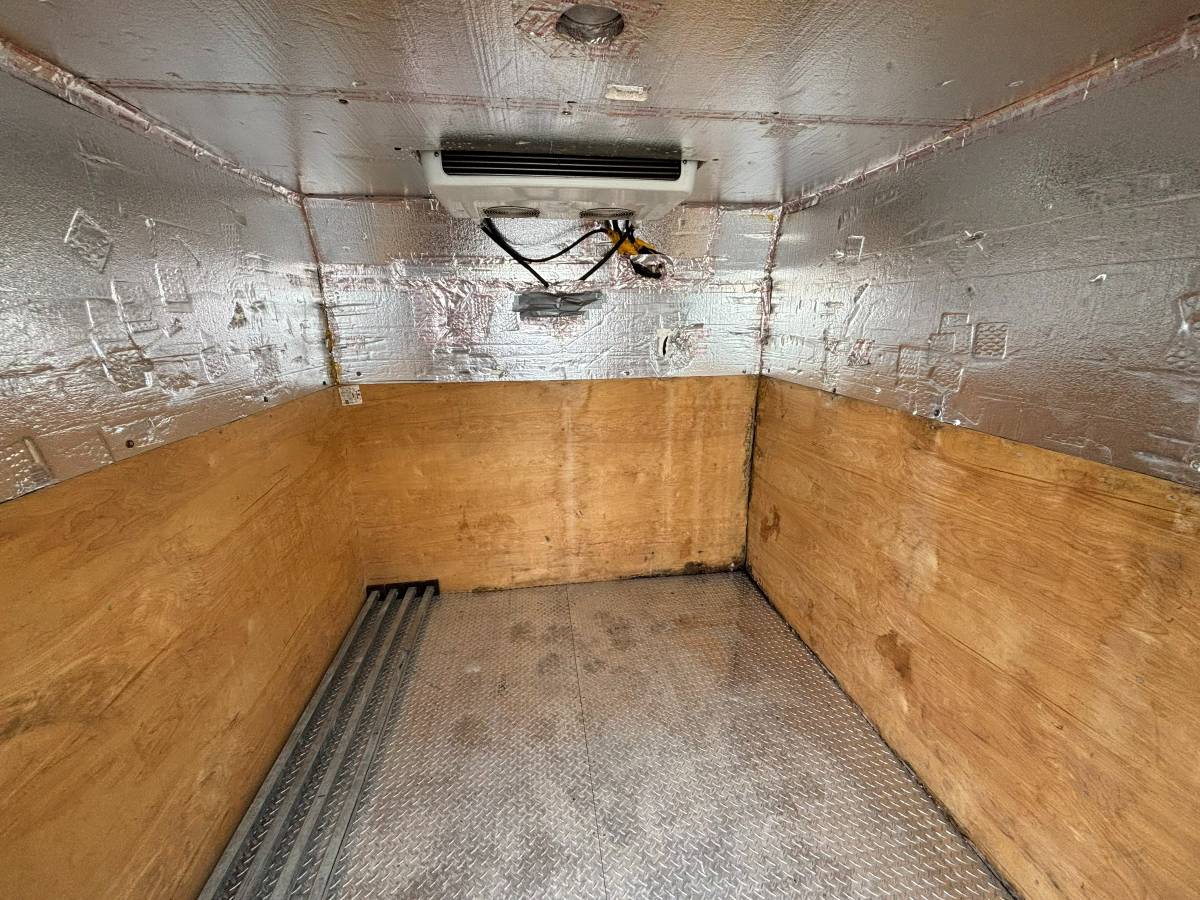 Freightliner-fl70-diesel-1995-white-15