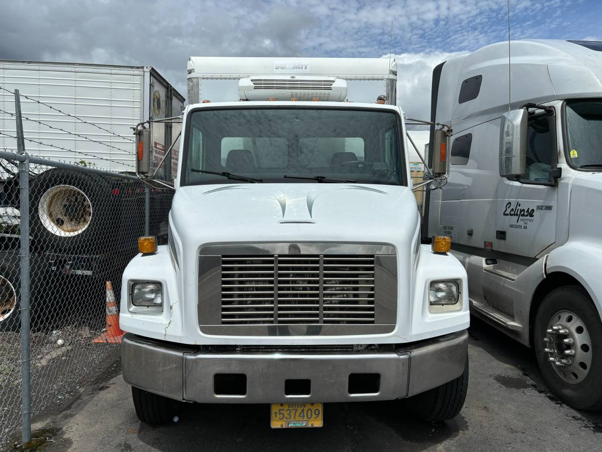 Freightliner-fl70-diesel-1995-white-17
