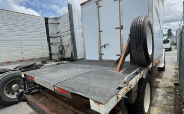 Freightliner-fl70-diesel-1995-white-19