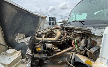 Freightliner-fl70-diesel-1995-white-34