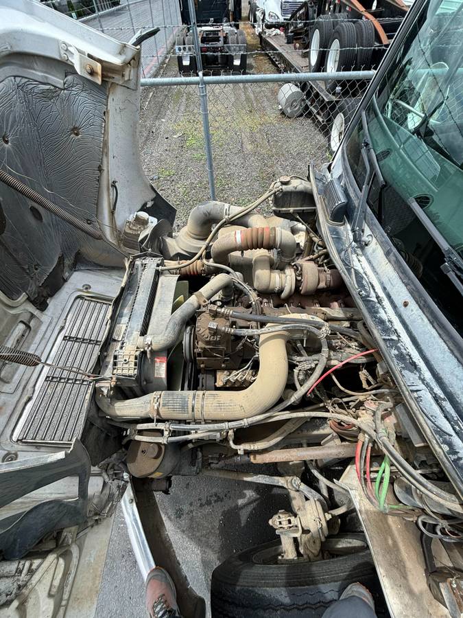 Freightliner-fl70-diesel-1995-white-35