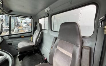 Freightliner-fl70-diesel-1995-white-7