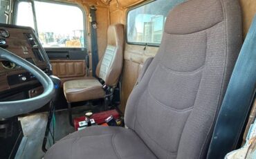 Freightliner-fld-diesel-1995-white-11