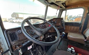 Freightliner-fld-diesel-1995-white-12