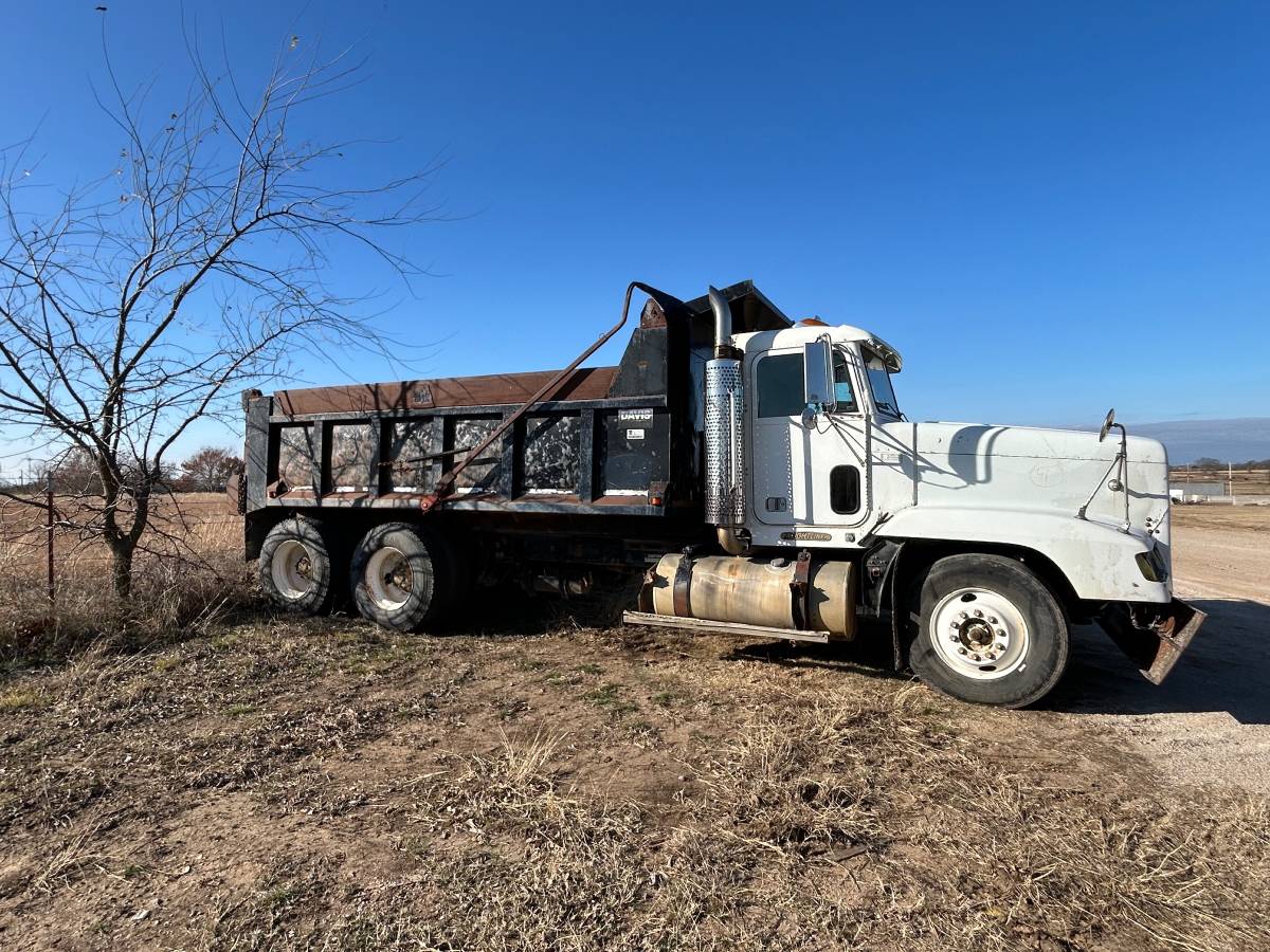 Freightliner-fld-diesel-1995-white-3