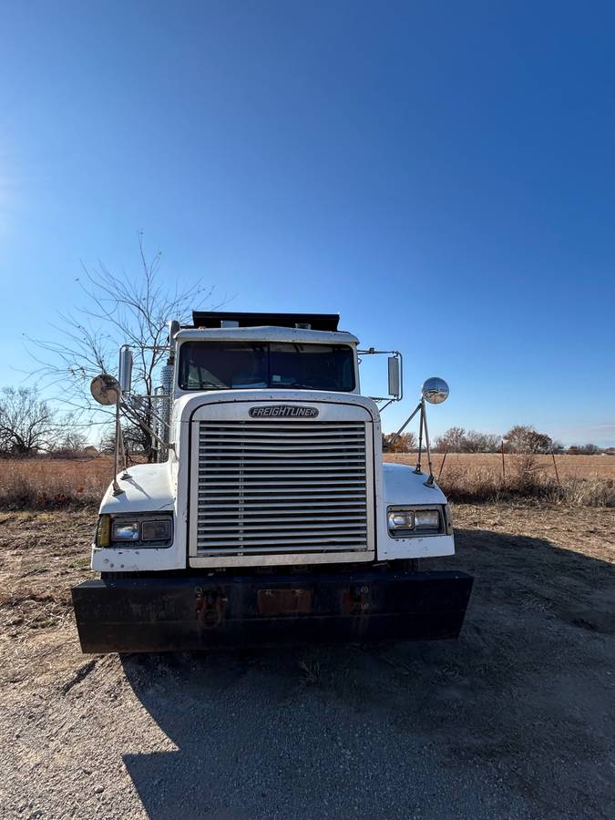 Freightliner-fld-diesel-1995-white-4