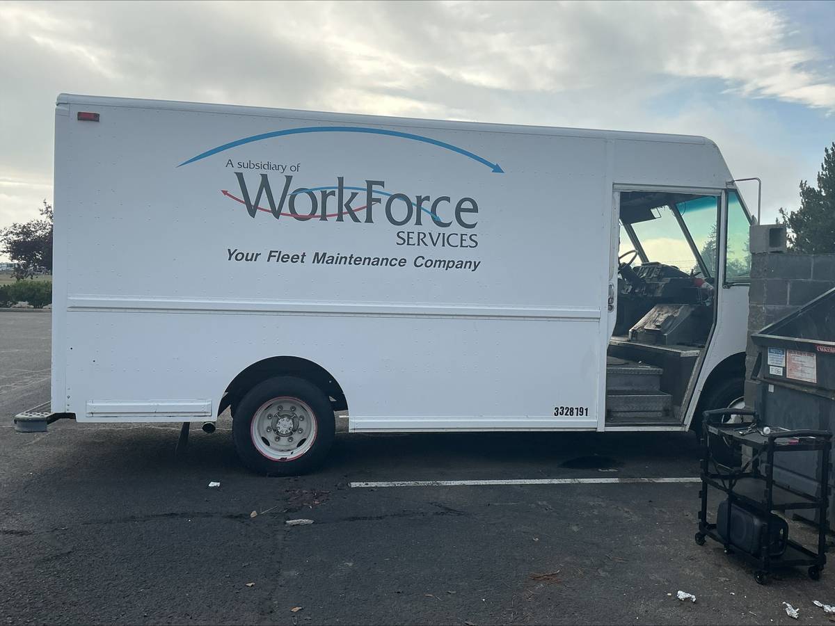 Freightliner-mt45-diesel-1994-white-1