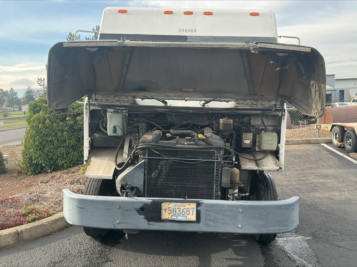 Freightliner-mt45-diesel-1994-white-3