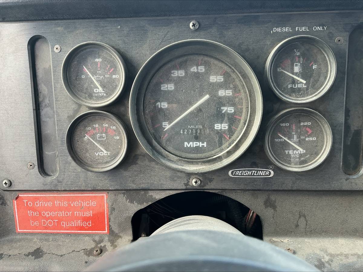 Freightliner-mt45-diesel-1994-white-4