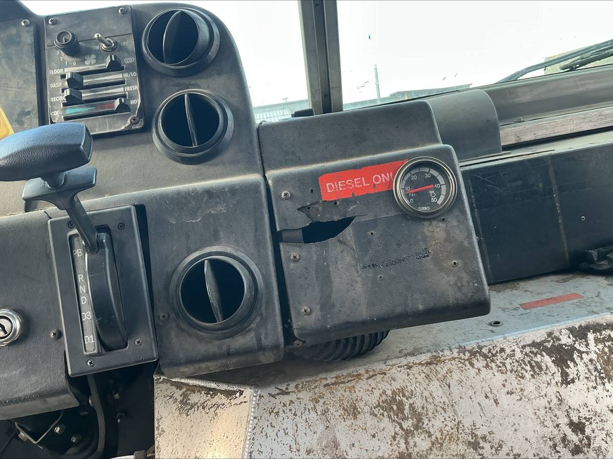 Freightliner-mt45-diesel-1994-white-5