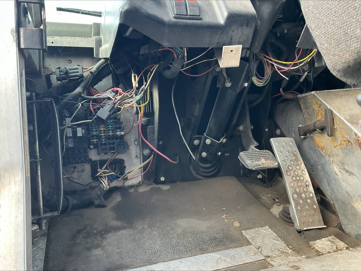 Freightliner-mt45-diesel-1994-white-7