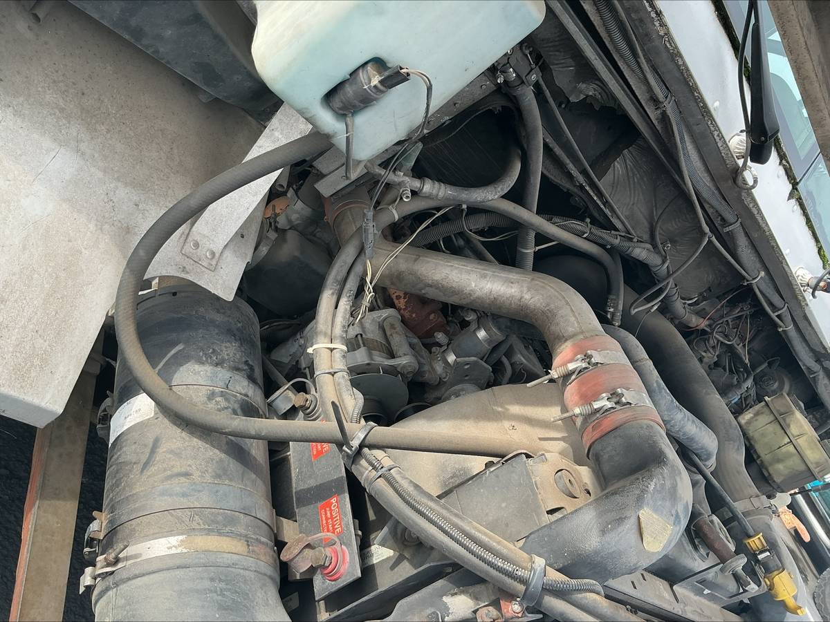 Freightliner-mt45-diesel-1994-white-8