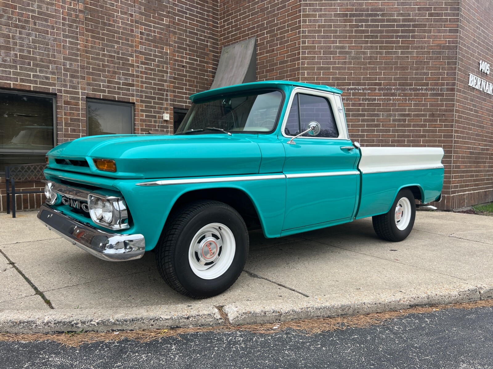 GMC-1000-1965-Standard-Cab-Pickup-1