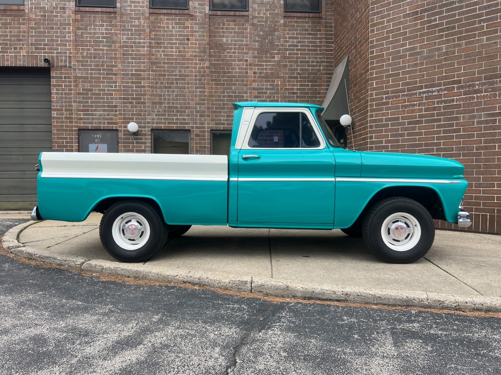 GMC-1000-1965-Standard-Cab-Pickup-10