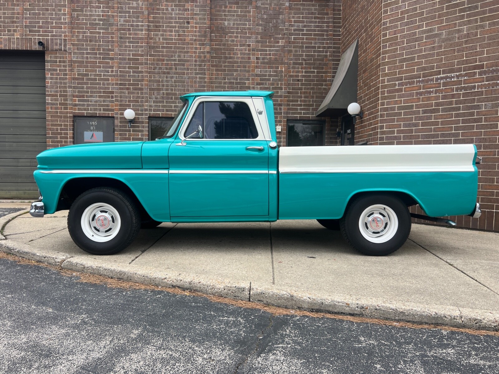 GMC-1000-1965-Standard-Cab-Pickup-2
