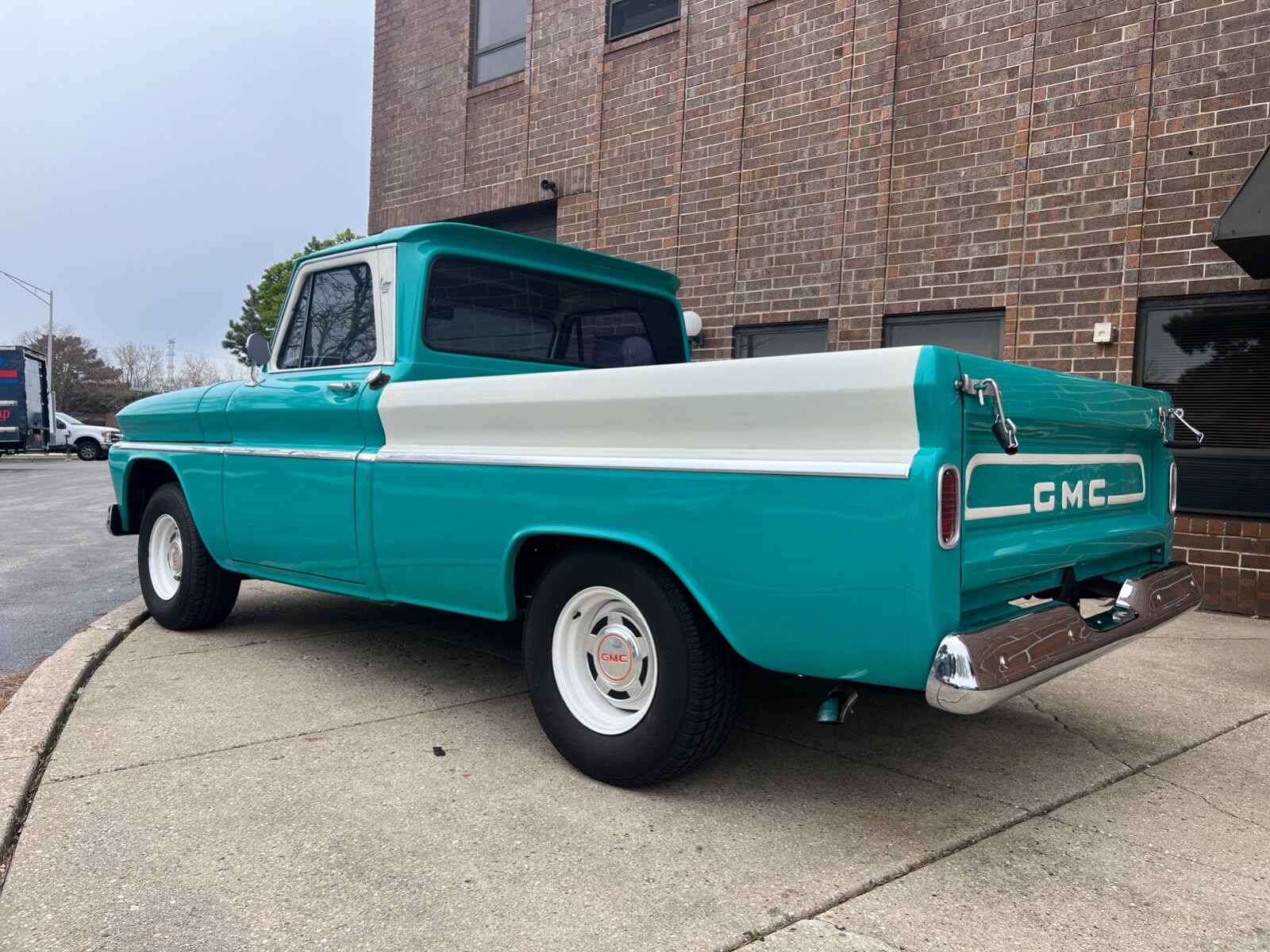 GMC-1000-1965-Standard-Cab-Pickup-3