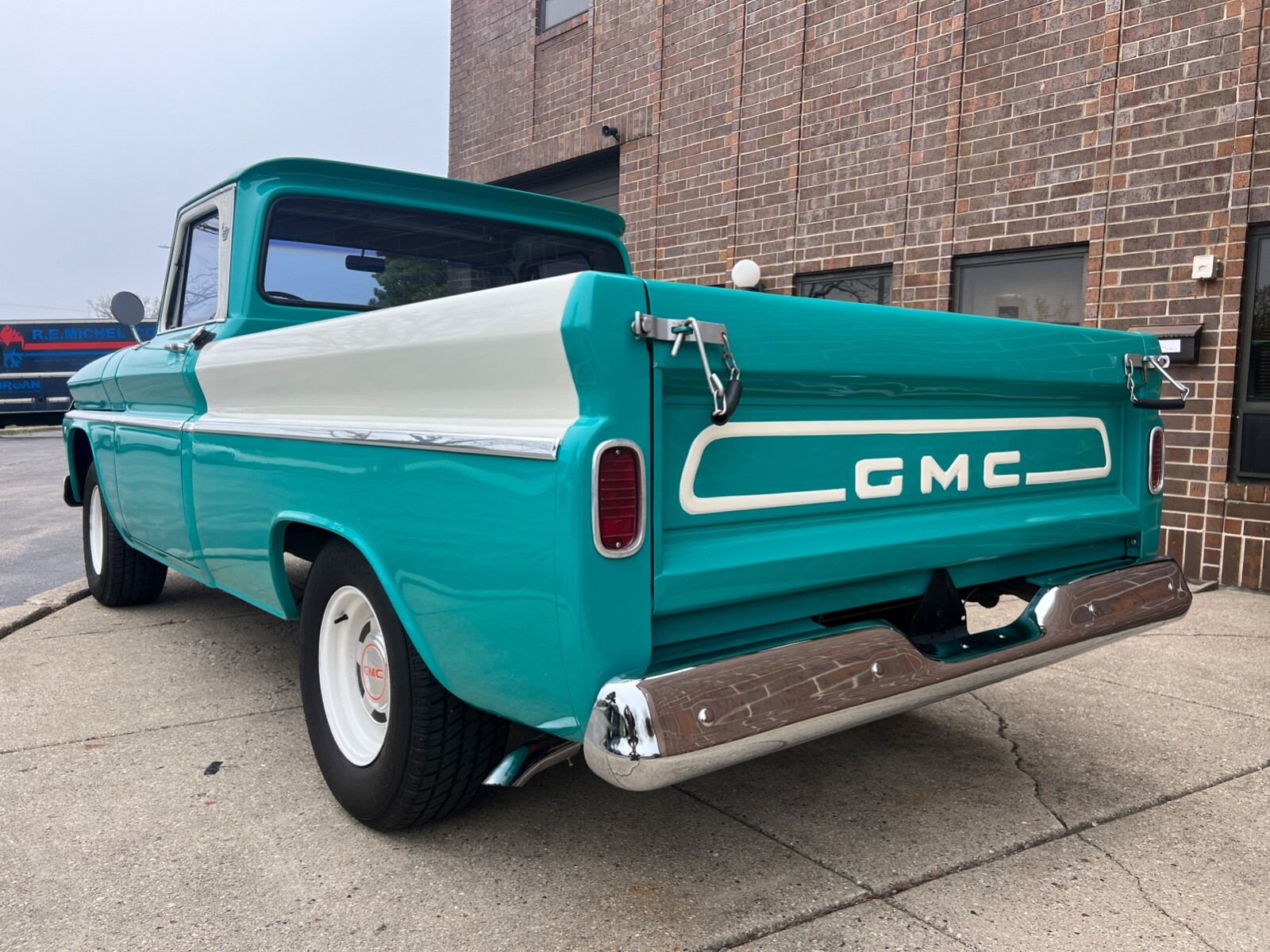 GMC-1000-1965-Standard-Cab-Pickup-4
