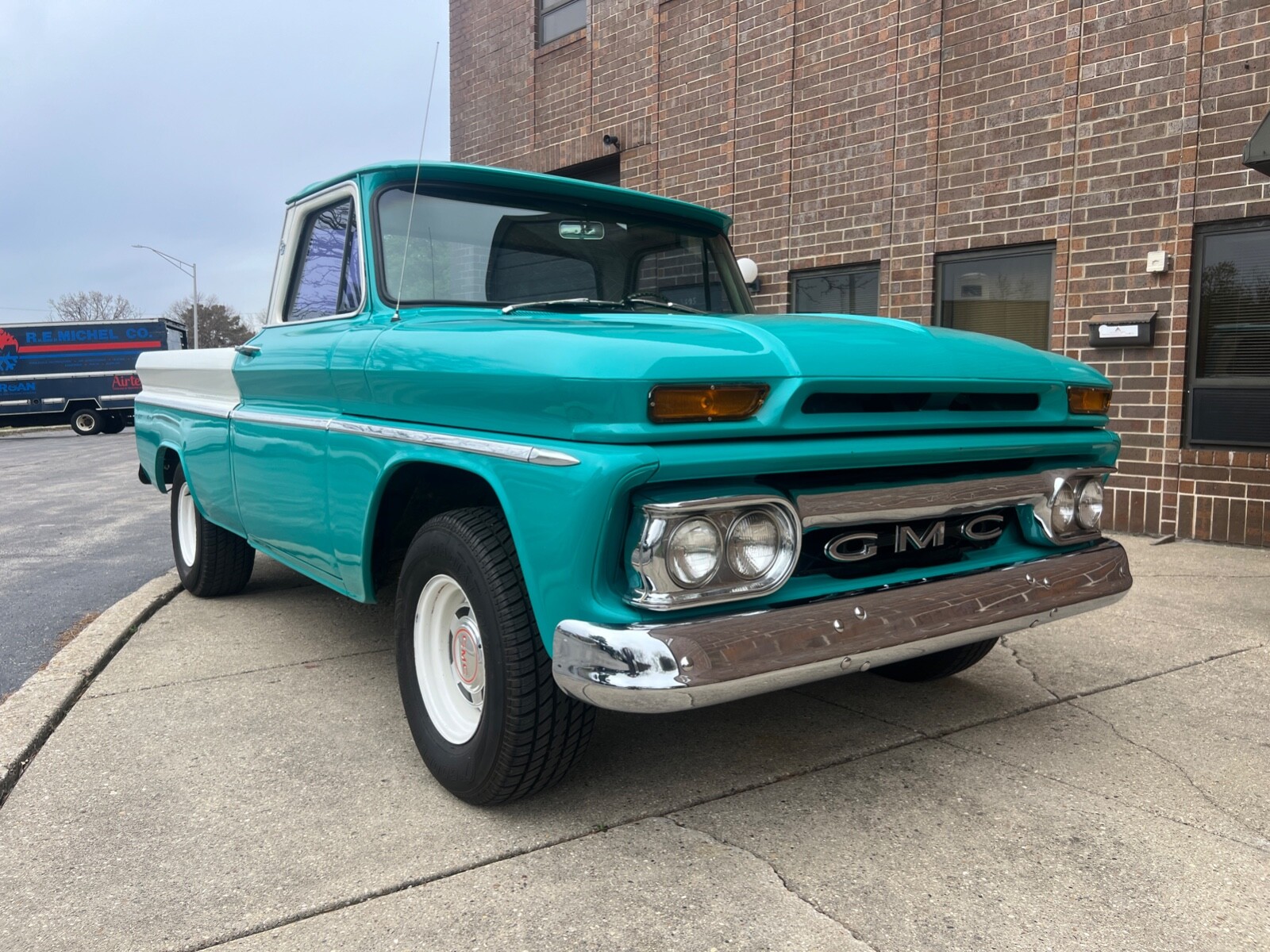 GMC-1000-1965-Standard-Cab-Pickup-8