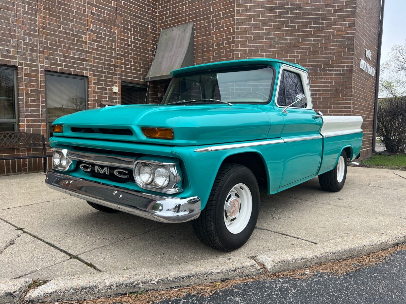 GMC-1000-1965-Standard-Cab-Pickup