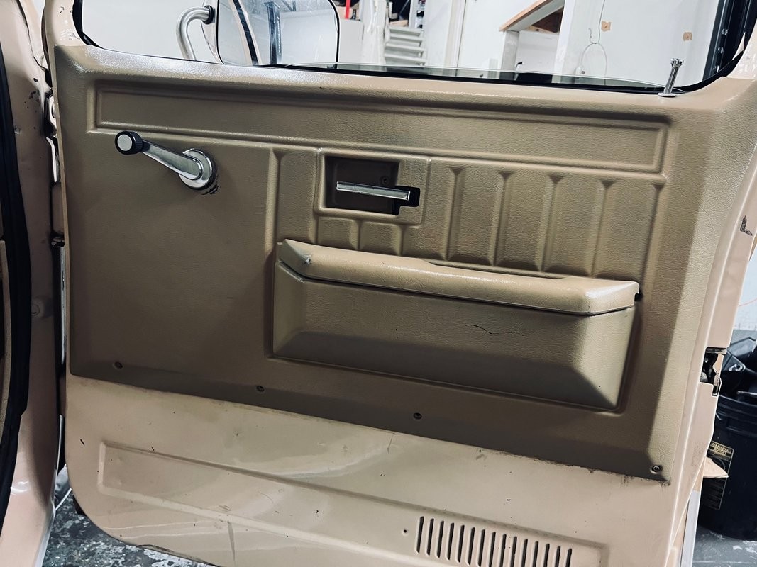 GMC-C1500-1983-Standard-Cab-Pickup-17