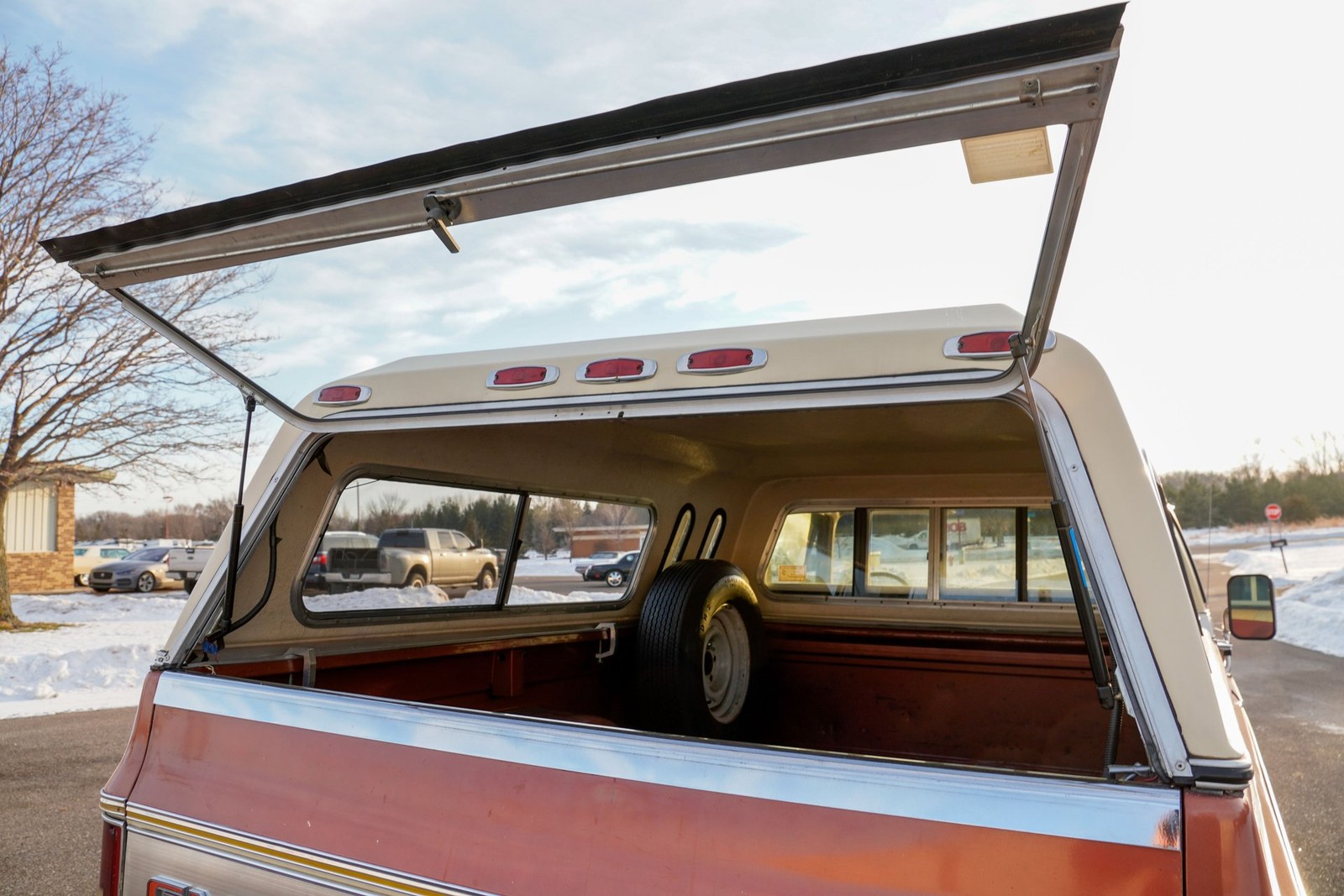 GMC-Classic-Sierra-15-1977-Pickup-Truck-36