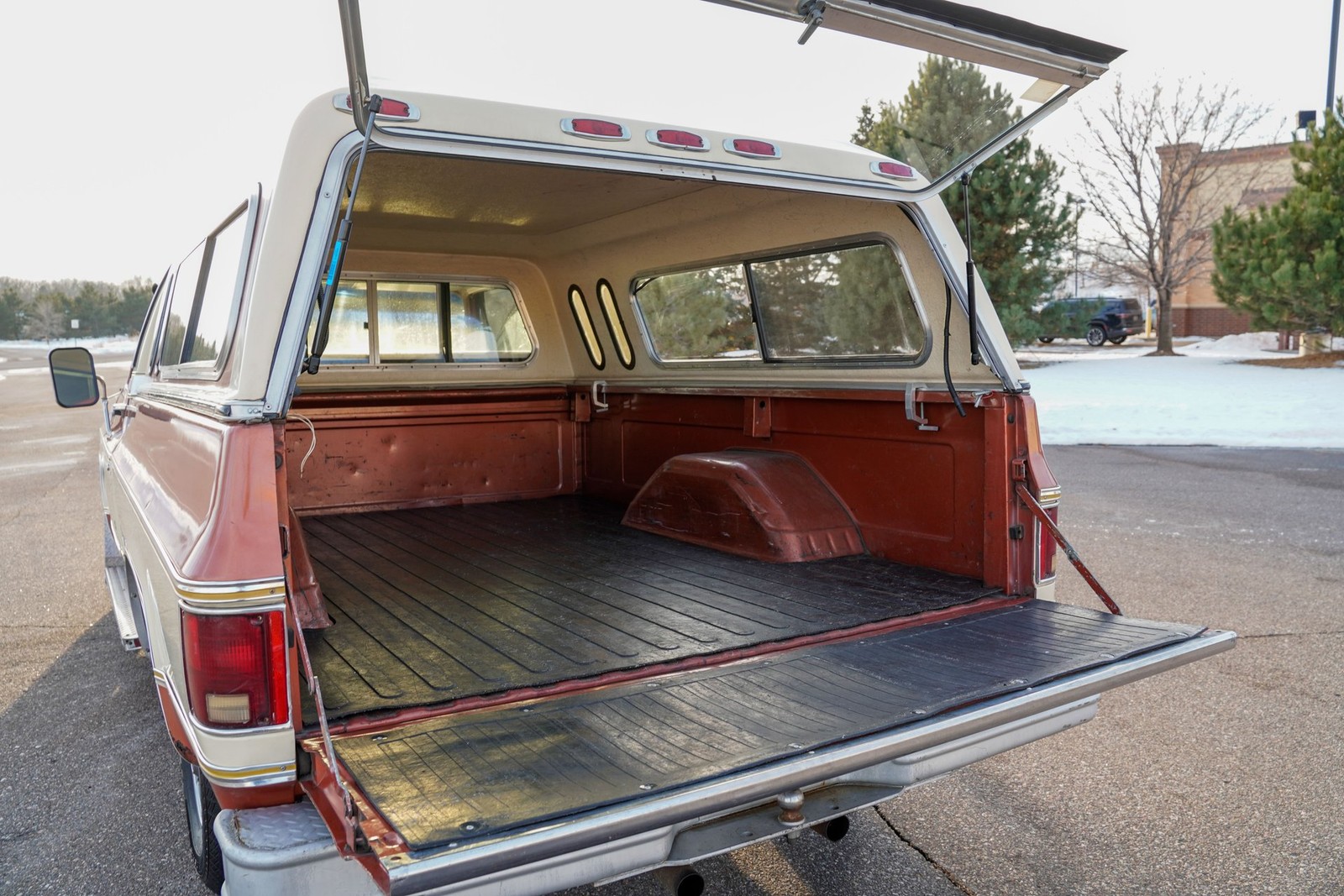 GMC-Classic-Sierra-15-1977-Pickup-Truck-37