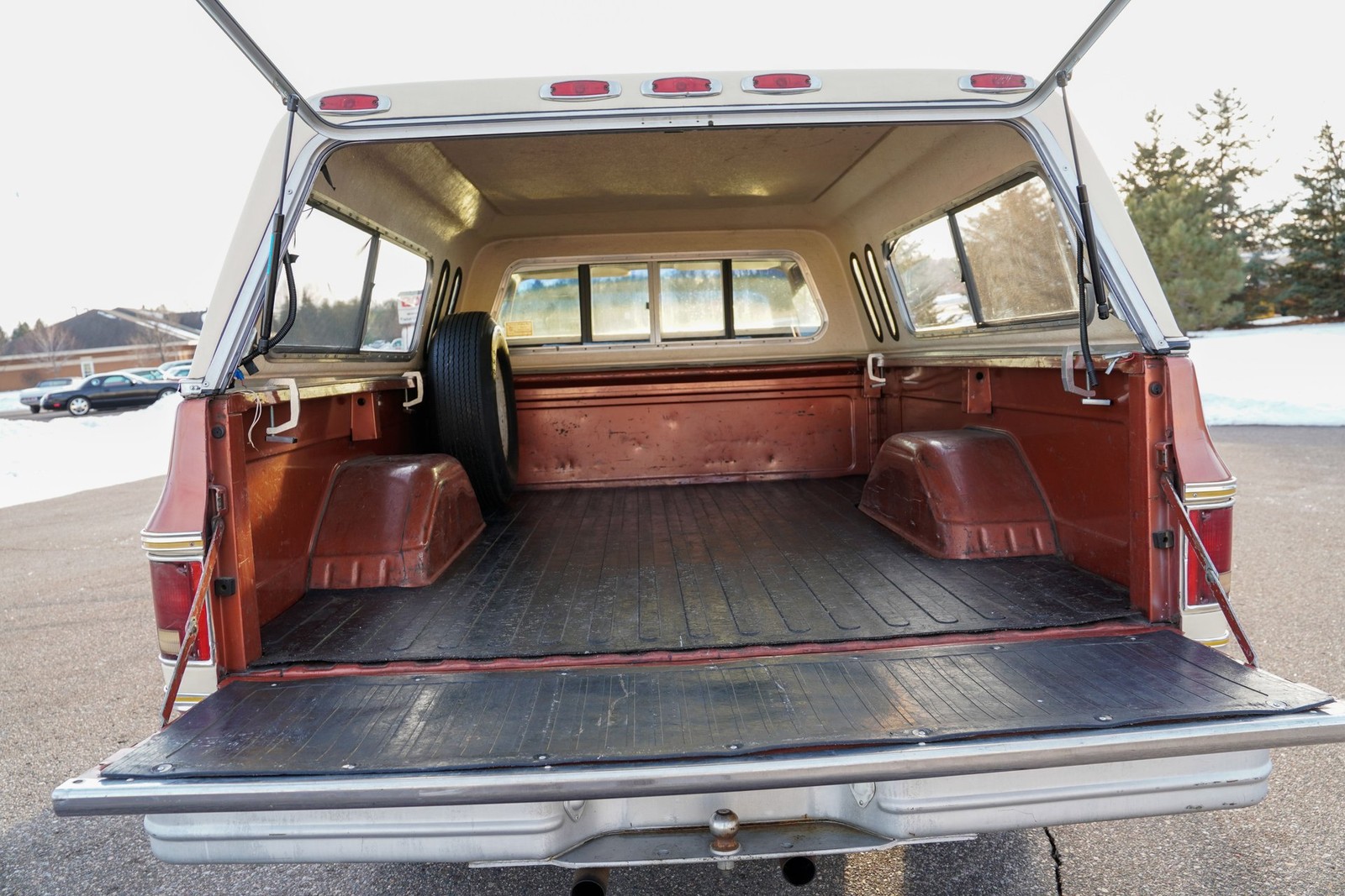 GMC-Classic-Sierra-15-1977-Pickup-Truck-9