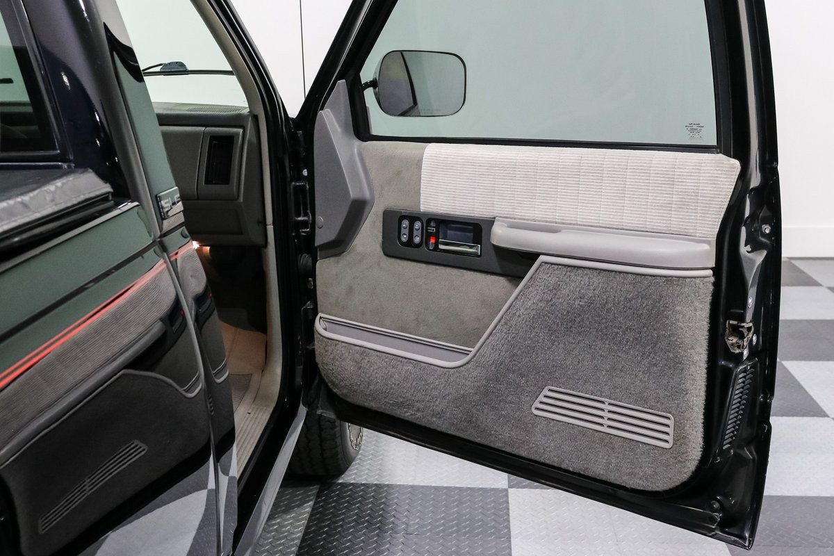 GMC-K1500-1994-Pickup-Truck-14