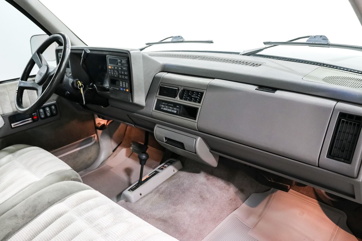 GMC-K1500-1994-Pickup-Truck-15