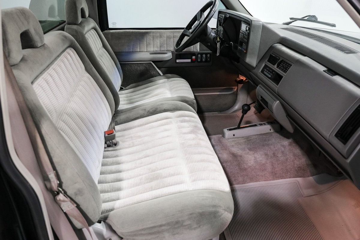 GMC-K1500-1994-Pickup-Truck-16