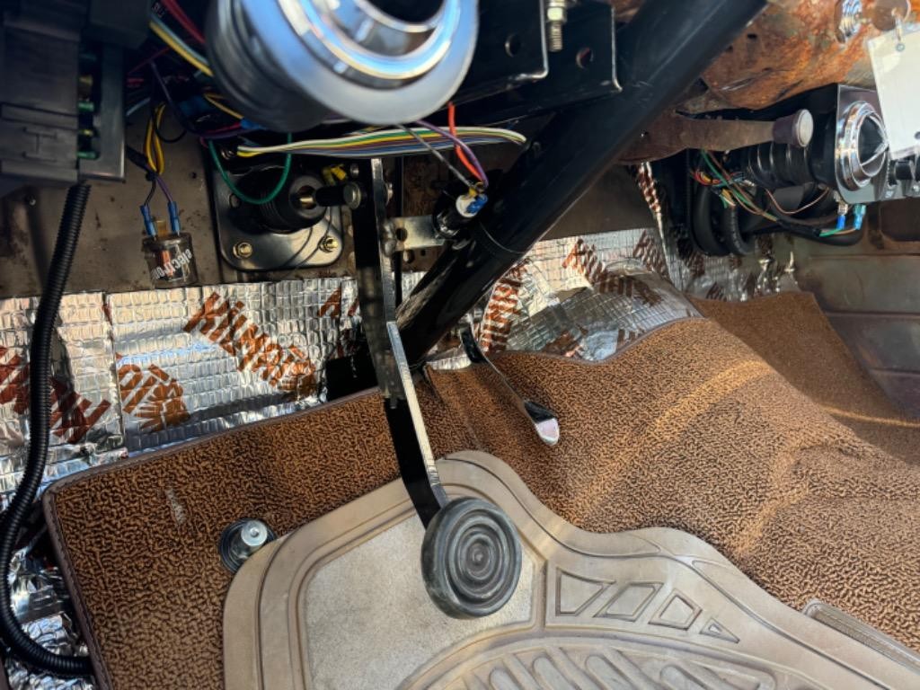 GMC-Pickup-resto-mod-frame-off-build-patina-crate-350-1950-33