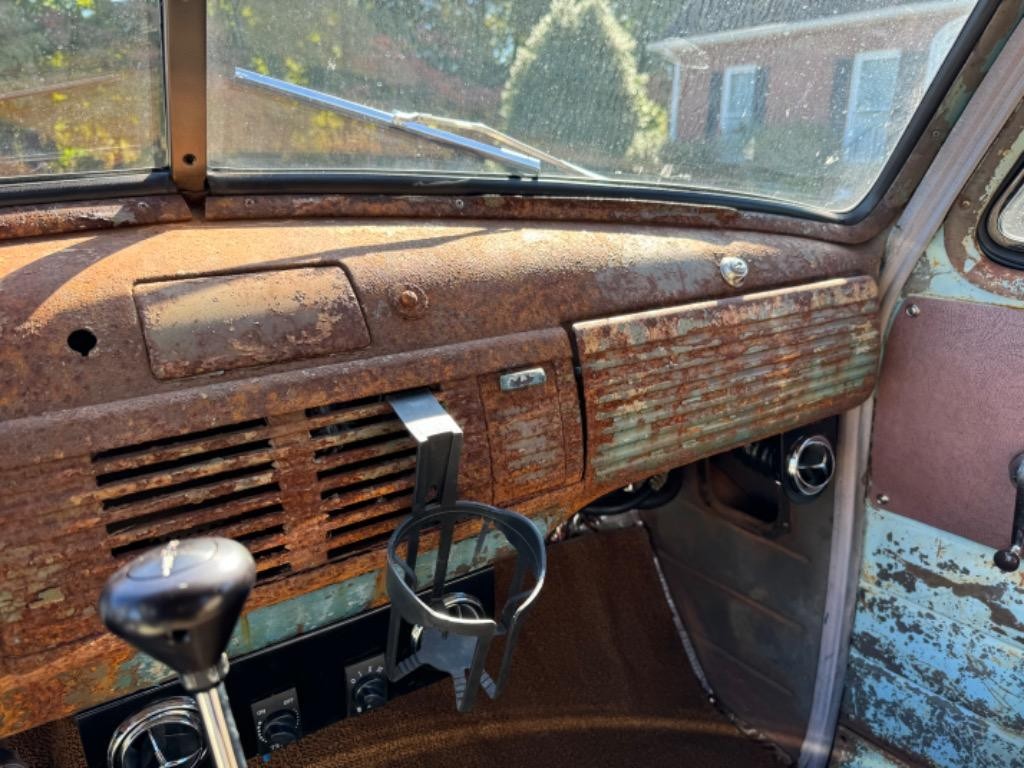 GMC-Pickup-resto-mod-frame-off-build-patina-crate-350-1950-36