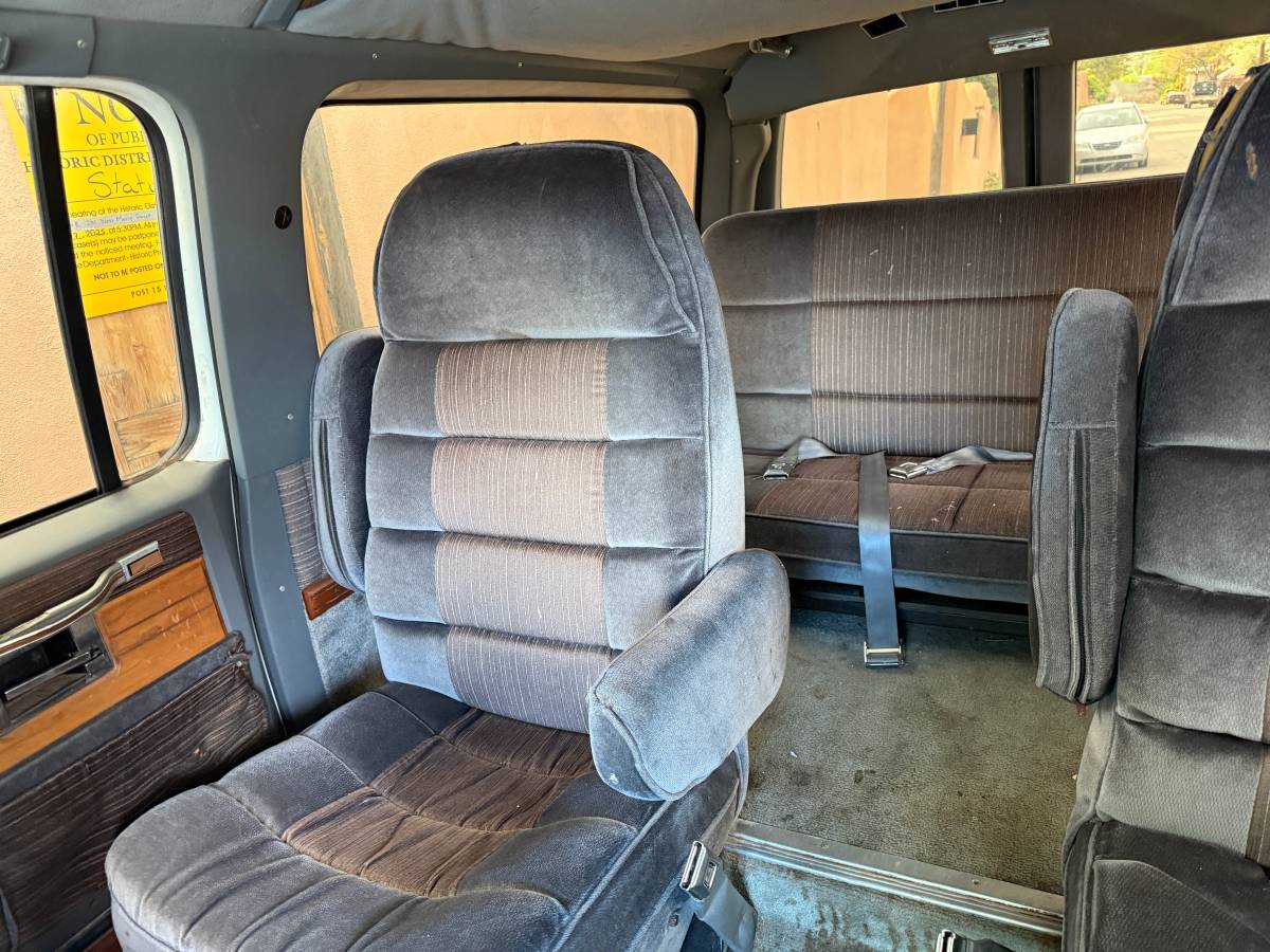 Gmc-1500-suburban-1990-9