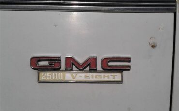 Gmc-2500-v-eight-1971-24