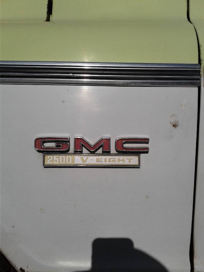 Gmc-2500-v-eight-1971-24